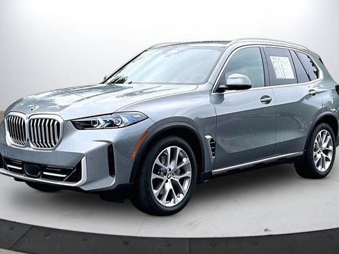Used 2024 BMW X5 xDrive40i w/ Premium Package AWD/4WD image 4