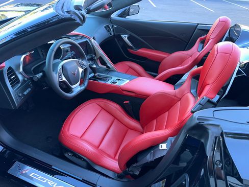 Used 2015 Chevrolet Corvette Z06 w/ 3LZ Preferred Equipment Group image 32