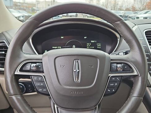 Used 2019 Lincoln Nautilus Select image 20