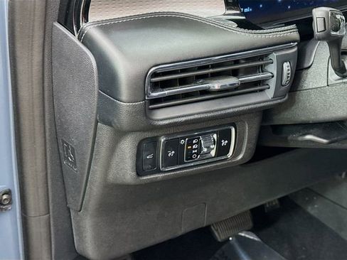 Used 2023 Lincoln Corsair Reserve image 10