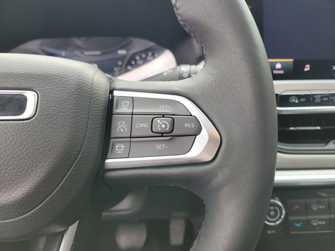 Used 2025 Jeep Compass Limited image 23