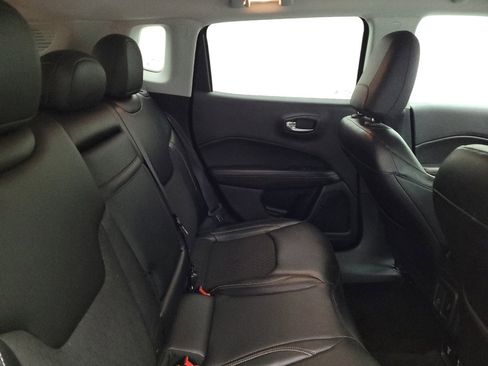 Used 2018 Jeep Compass Latitude w/ Popular Equipment Group FWD image 19