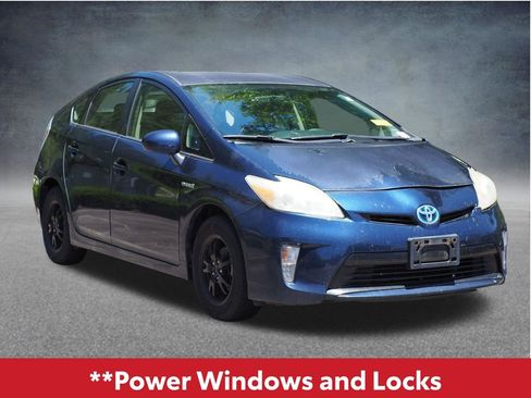 Used 2018 Toyota Prius Two w/ Prius Two Safety Plus Package FWD image 3