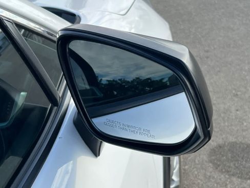 Used 2022 Toyota RAV4 LE AWD/4WD image 19