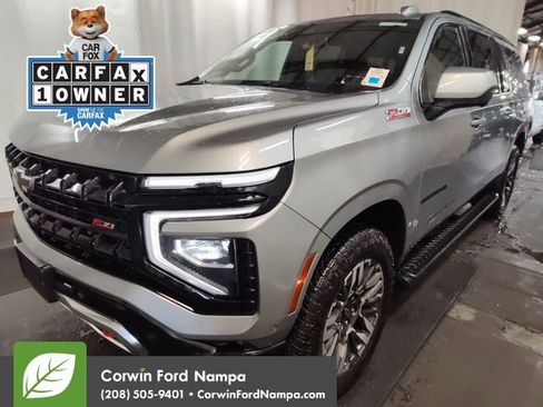 Used 2025 Chevrolet Suburban Z71 image 1