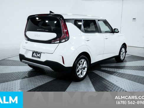 Used 2025 Kia Soul LX w/ LX Technology Package FWD image 7