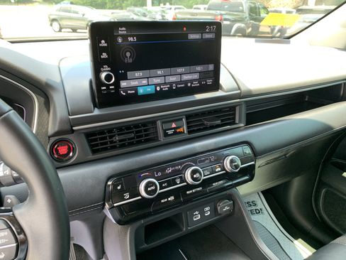 Used 2025 Honda Pilot EX-L image 22