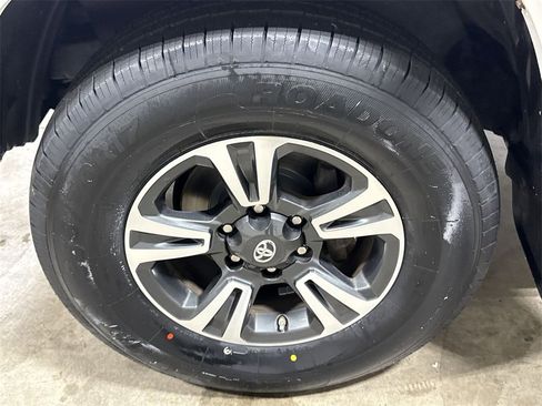 Used 2017 Toyota Tacoma TRD Sport image 25
