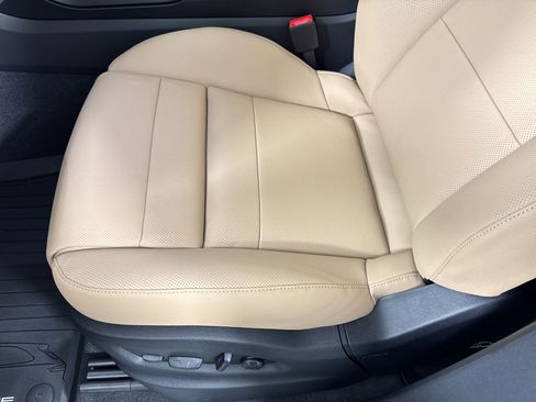 Used 2026 Porsche Cayenne image 14