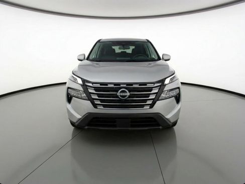 Used 2025 Nissan Rogue SV image 2