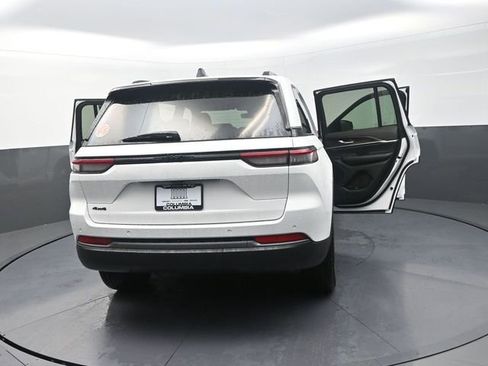 New 2026 Jeep Grand Cherokee Altitude AWD/4WD image 36