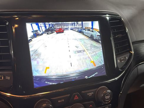 Used 2020 Jeep Grand Cherokee High Altitude AWD/4WD image 16