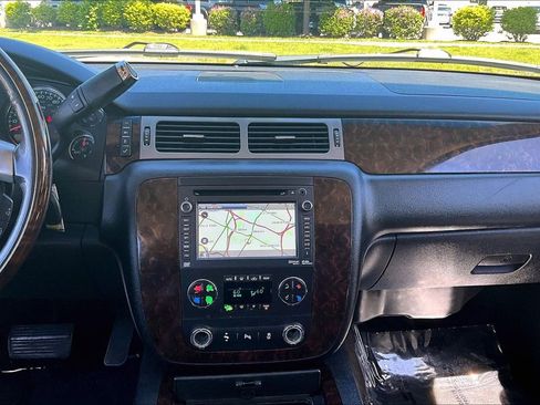 Used 2012 GMC Yukon XL Denali AWD/4WD image 19