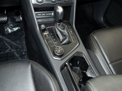 Used 2020 Volkswagen Tiguan SE w/ Panoramic Sunroof Package AWD/4WD image 21