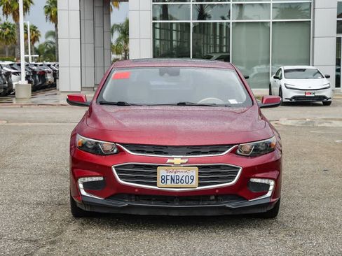 Used 2018 Chevrolet Malibu Premier w/ Premier Sun and Wheel Package FWD image 2