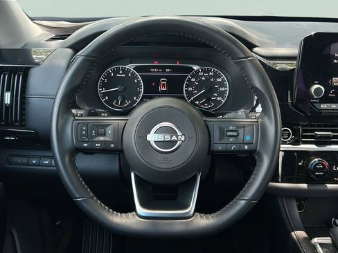 Used 2024 Nissan Pathfinder SV w/ SV Premium Package AWD/4WD image 19