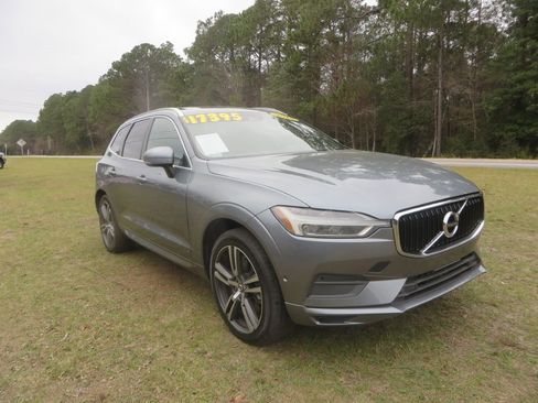 Used 2018 Volvo XC60 T6 Momentum w/ Convenience Package image 4