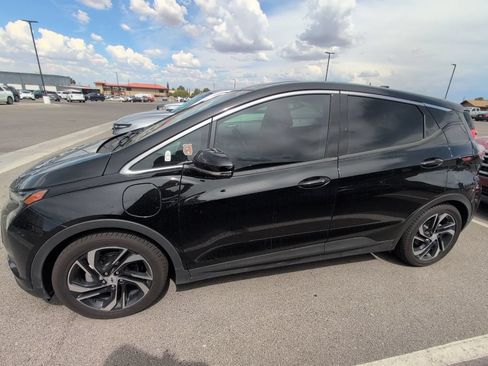 Certified 2023 Chevrolet Bolt LT w/ Infotainment Package FWD image 4