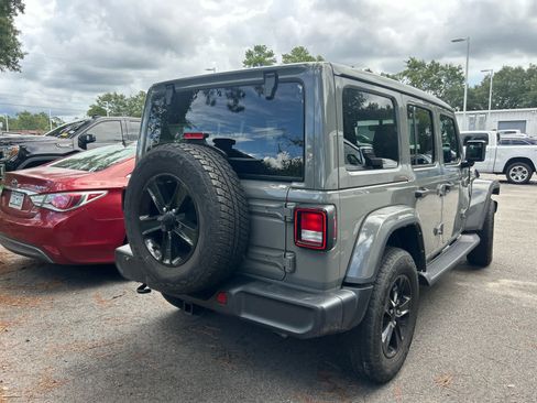 Used 2022 Jeep Wrangler Unlimited Sahara AWD/4WD image 5