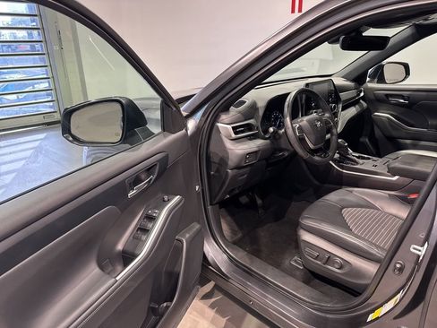 Used 2022 Toyota Highlander XSE image 9