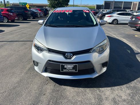 Used 2015 Toyota Corolla LE FWD image 2