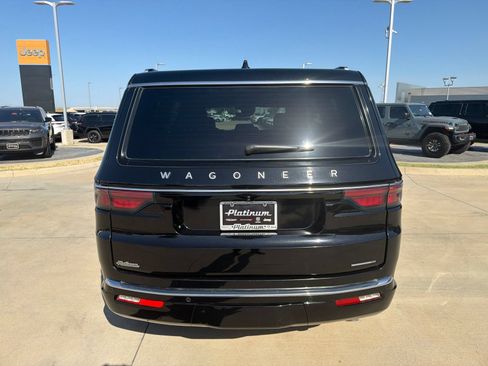 Used 2024 Jeep Wagoneer Series II w/ Flexible Seating Group AWD/4WD image 4