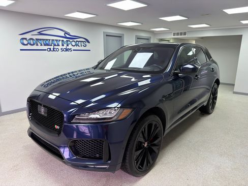 Used 2017 Jaguar F-PACE S image 2