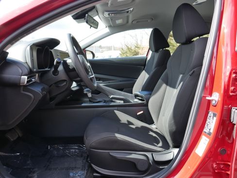 Used 2023 Hyundai Elantra SEL image 12