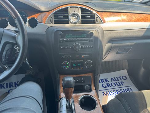 Used 2011 Buick Enclave CX image 16