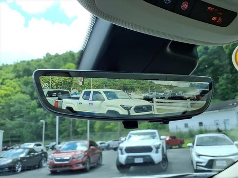 Used 2022 Buick Envision Avenir w/ Technology Package II AWD/4WD image 23
