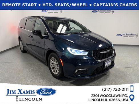 Used 2024 Chrysler Pacifica Touring-L image 1