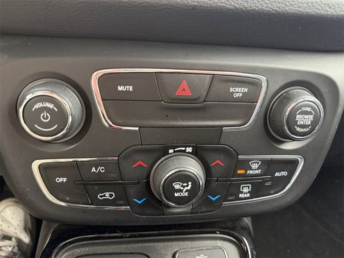 Used 2018 Jeep Compass Limited image 32