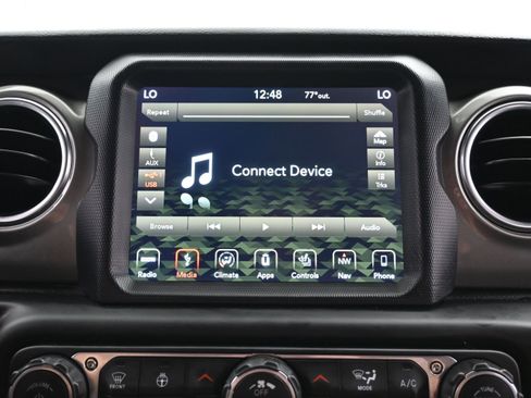 Used 2018 Jeep Wrangler Unlimited Sahara AWD/4WD image 34