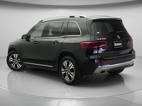 Certified 2026 Mercedes-Benz GLB 250 image 2