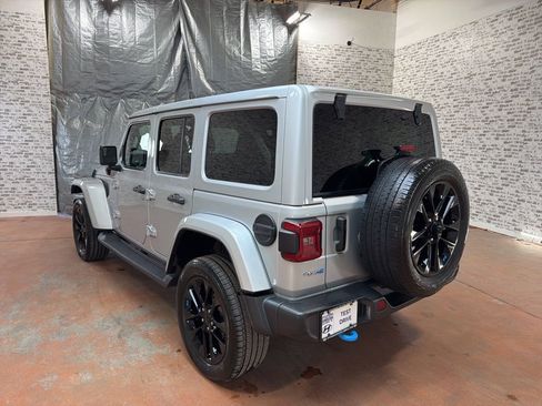 Used 2022 Jeep Wrangler Unlimited Sahara w/ Cold Weather Group image 5