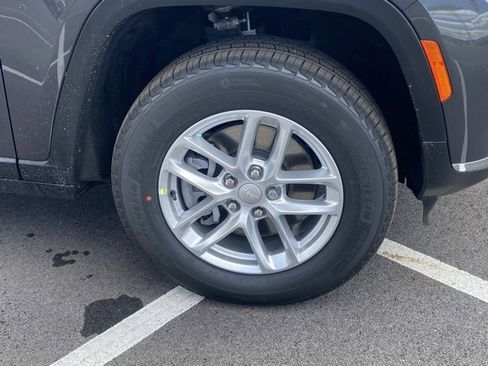 New 2025 Jeep Grand Cherokee L Laredo image 11