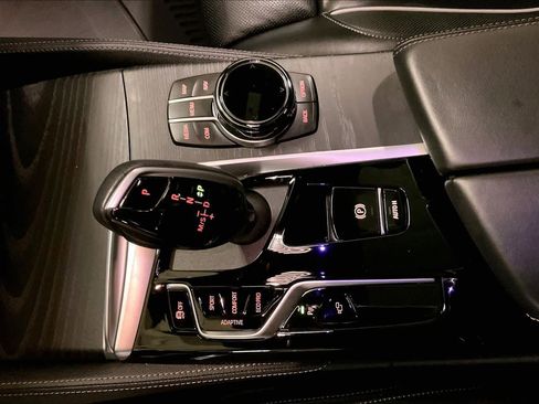 Used 2023 BMW M550i xDrive w/ Dynamic Handling Package image 15