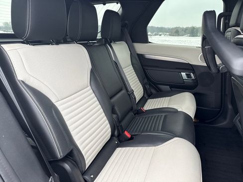 Used 2021 Land Rover Discovery S R-Dynamic image 17