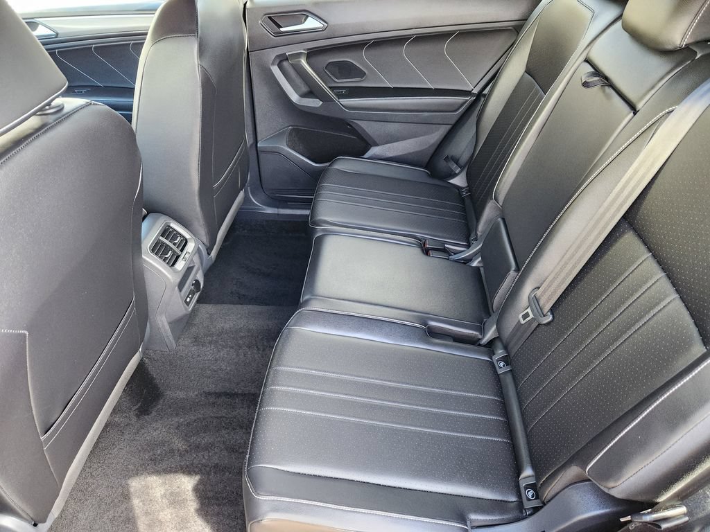 Certified 2024 Volkswagen Tiguan SE R-Line AWD/4WD image 12