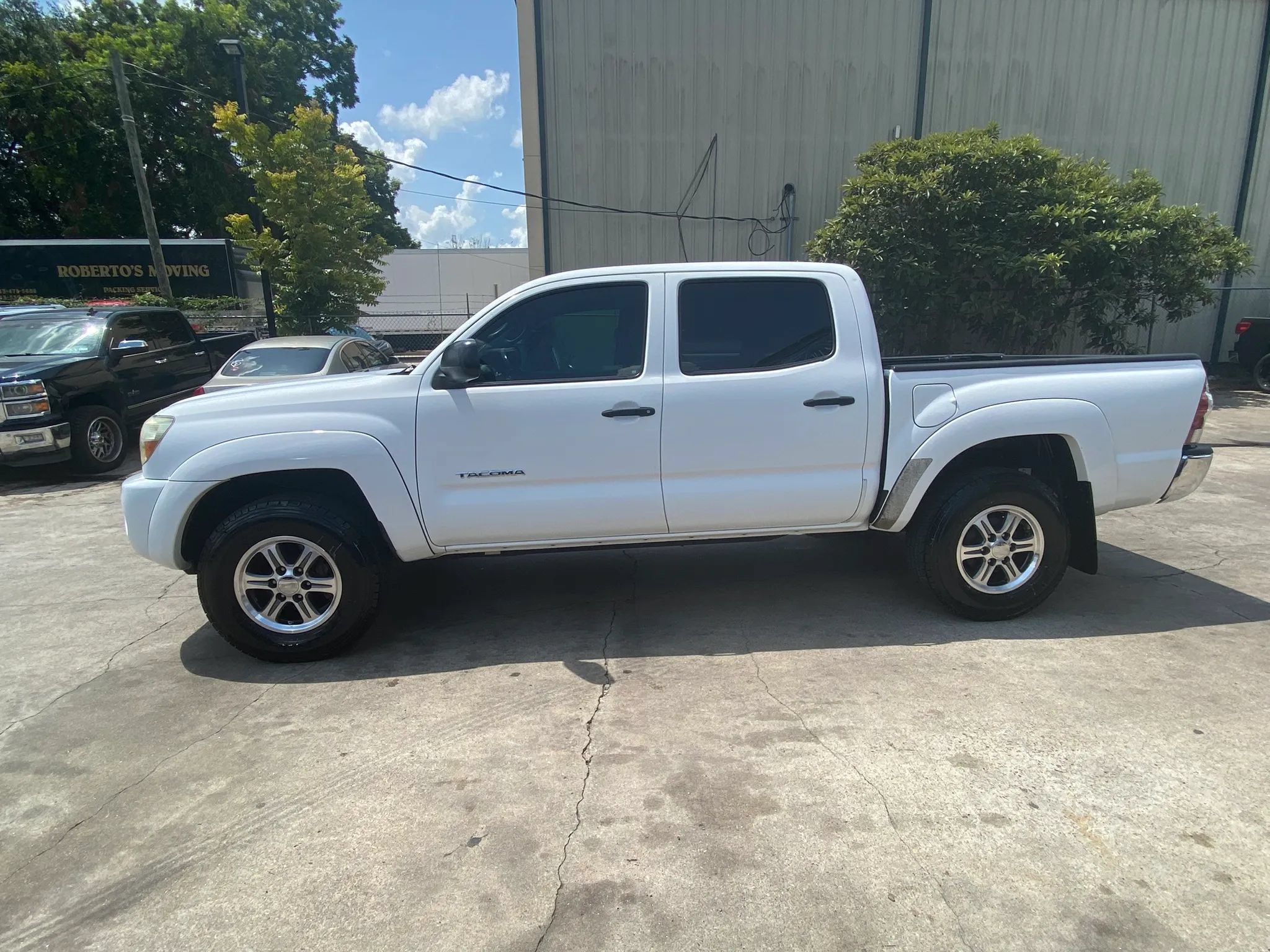 Used 2011 Toyota Tacoma PreRunner w/ SR5 Pkg #2 RWD image 3