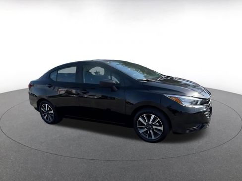 Used 2025 Nissan Versa SV FWD image 2