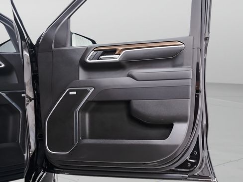 Used 2025 Chevrolet Silverado 1500 RST w/ LPO, Utility Wall Package AWD/4WD image 32