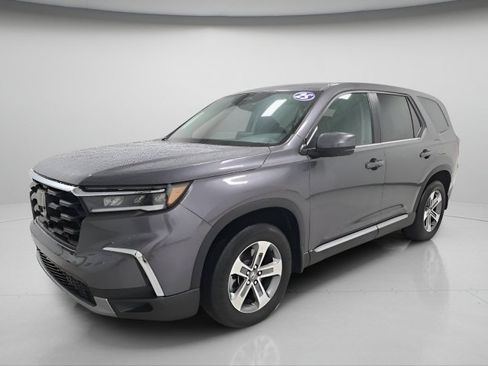 Used 2025 Honda Pilot EX-L image 3