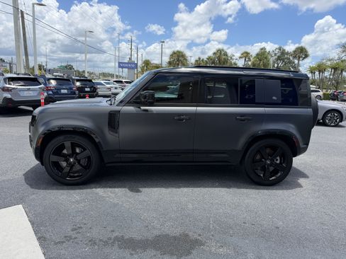 Used 2024 Land Rover Defender 110 X-Dynamic SE AWD/4WD image 6