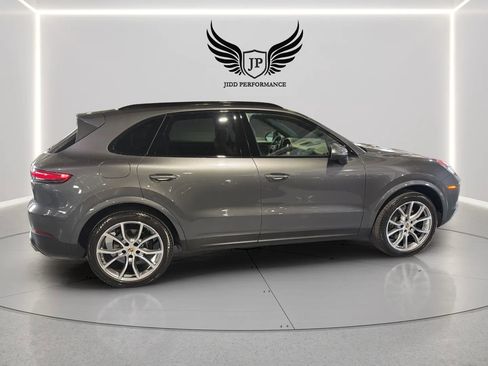 Used 2023 Porsche Cayenne AWD/4WD image 14