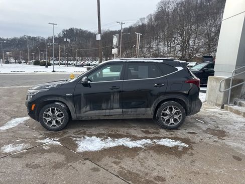Used 2022 Kia Seltos EX image 4