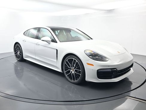 Certified 2022 Porsche Panamera GTS image 17