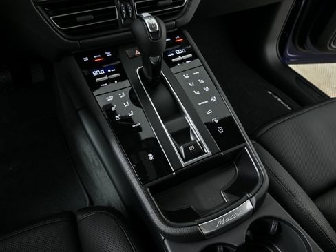 New 2026 Porsche Macan image 18