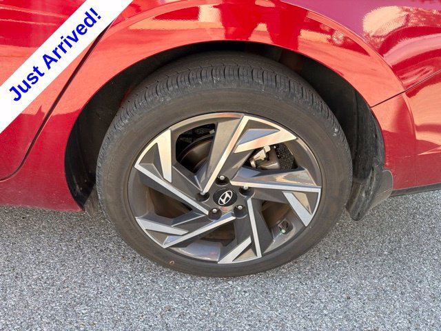 Used 2025 Hyundai Elantra SEL FWD image 13