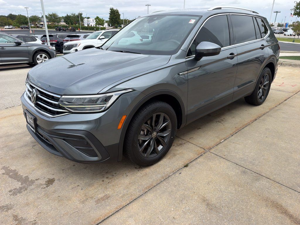 Certified 2023 Volkswagen Tiguan SE FWD image 3